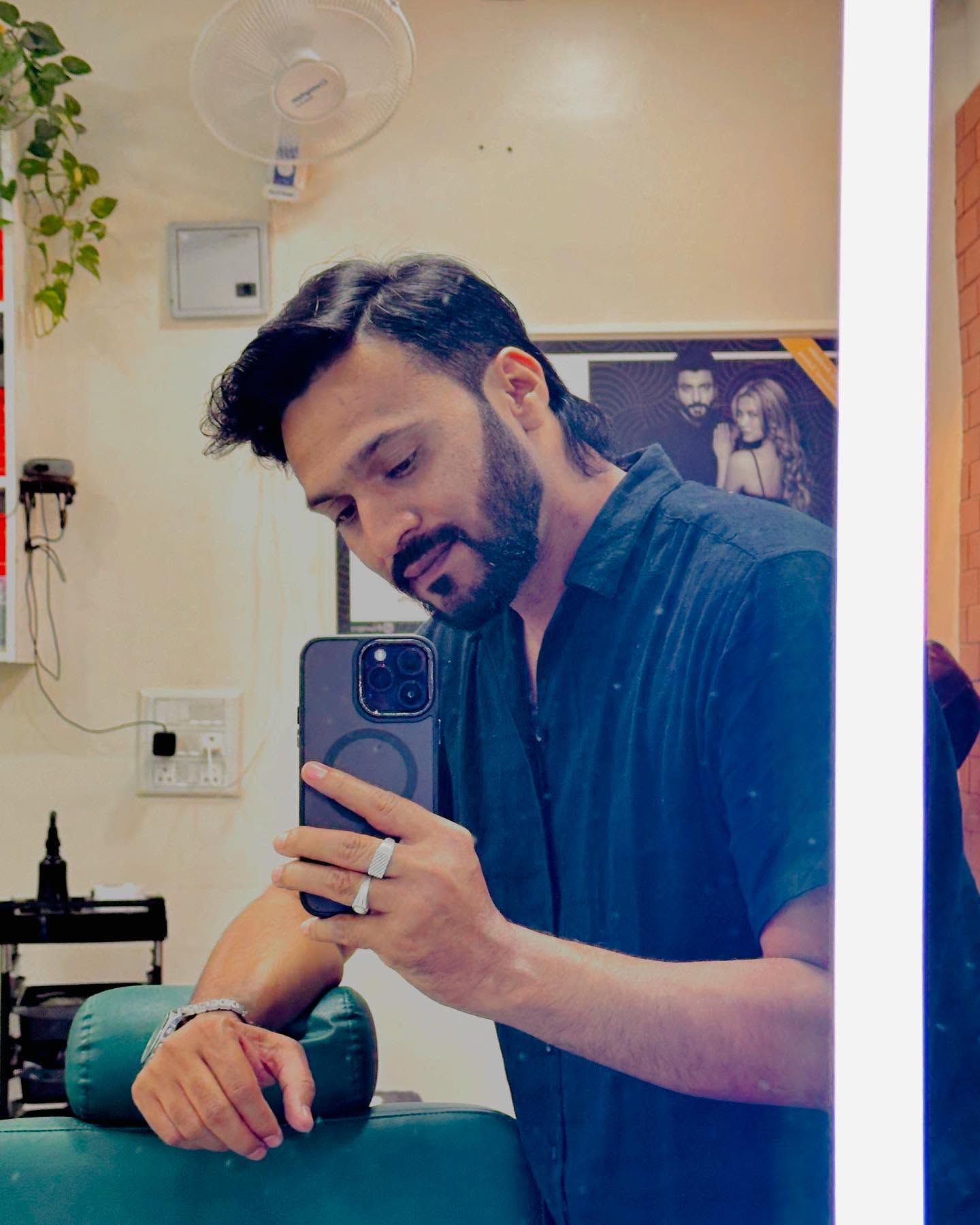 Owner, Karigari salon